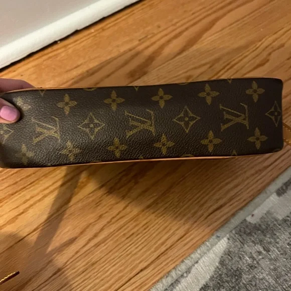 LOUIS VUITTON Authentic Louis Vuitton Monogram Canvas Trocadero 27 Bag - Picture 12 of 17